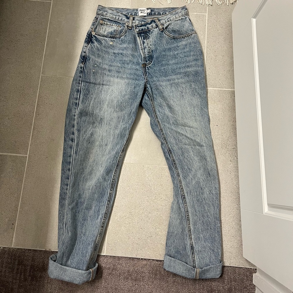 Asymmetric waist jeans